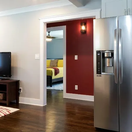 Modern Bungalow Near Downtown-3