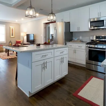 Modern Bungalow Near Downtown-2