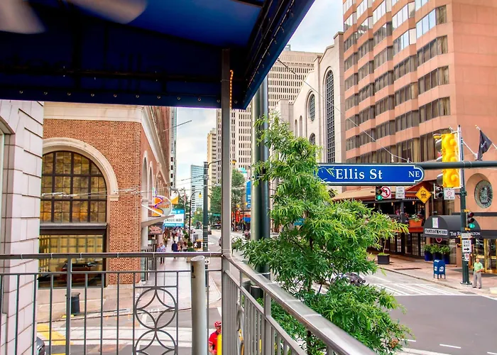 Pet Friendly hotel: Ellis Hotel, Atlanta, A Tribute Portfolio Hotel