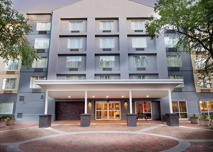 Hotel near College: Fairfield Inn & Suites By Marriott Atlanta Buckhead