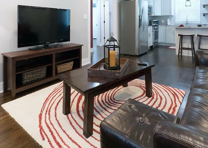 Modern Bungalow Near Downtown