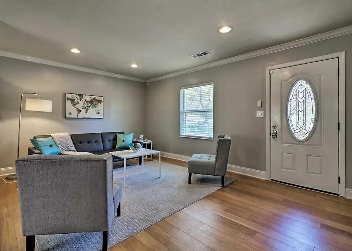 Comfortable Ranch Home - 5 Mi To Downtown Atlanta!